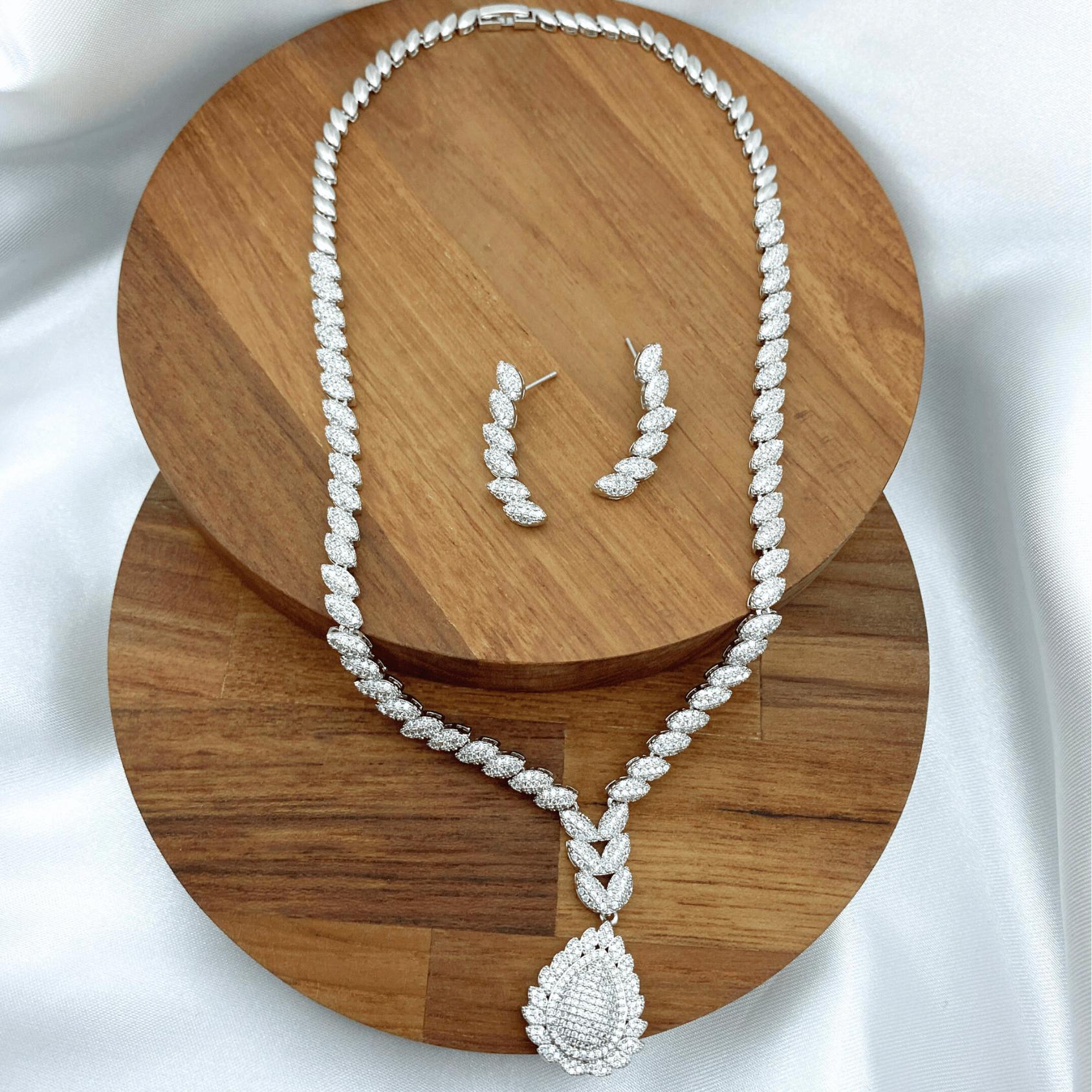 Evelle Set in Rhodium