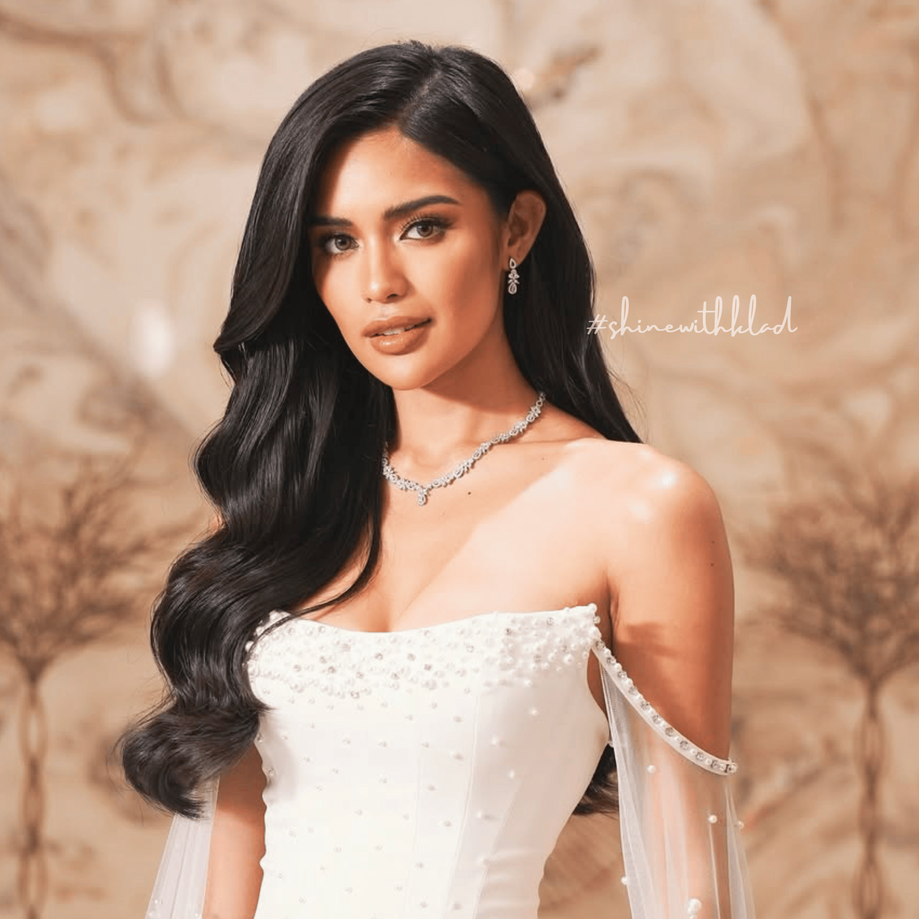 Glyssara Set in Gold