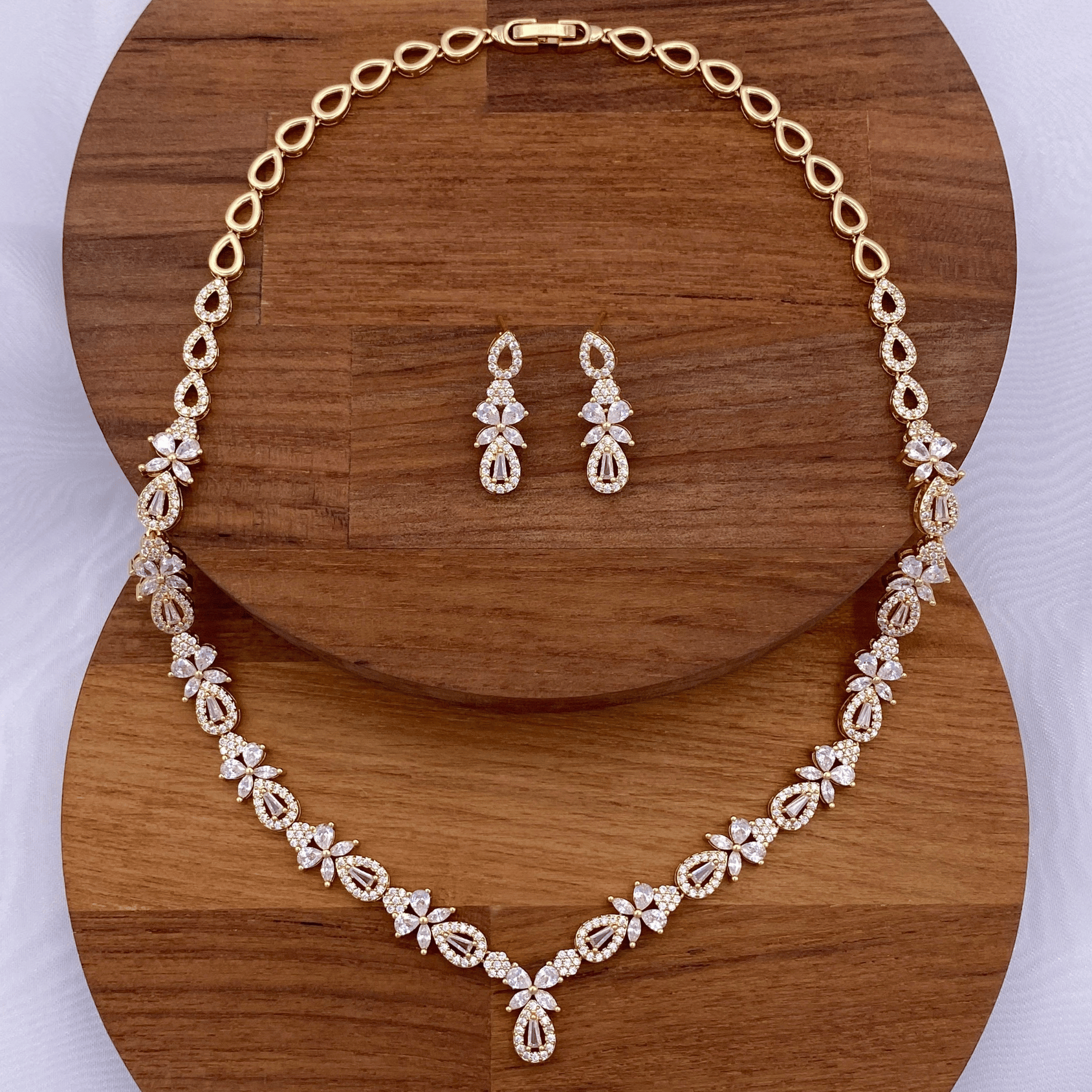 Glyssara Set in Gold