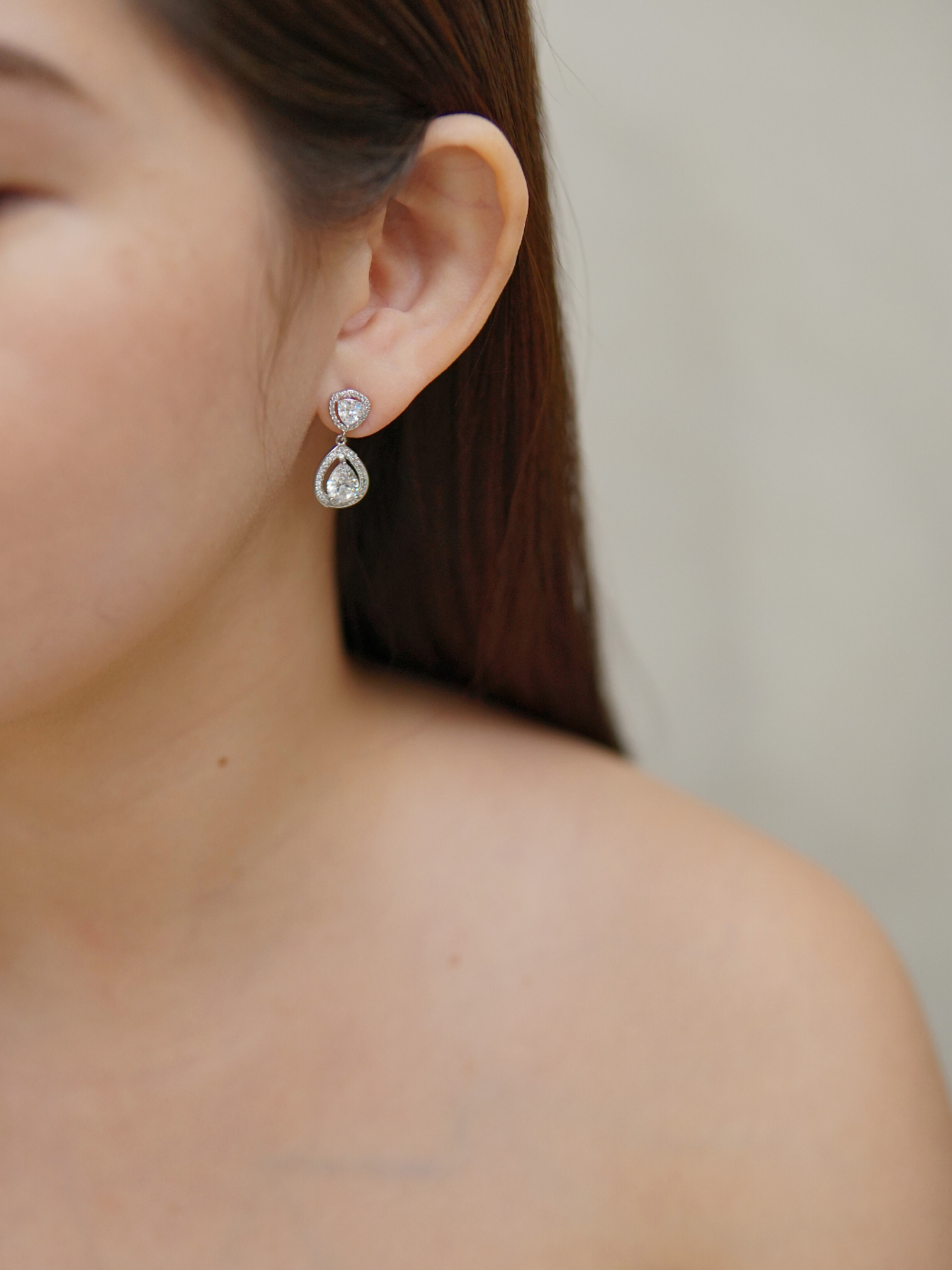Rhia Stud Earrings in Rhodium