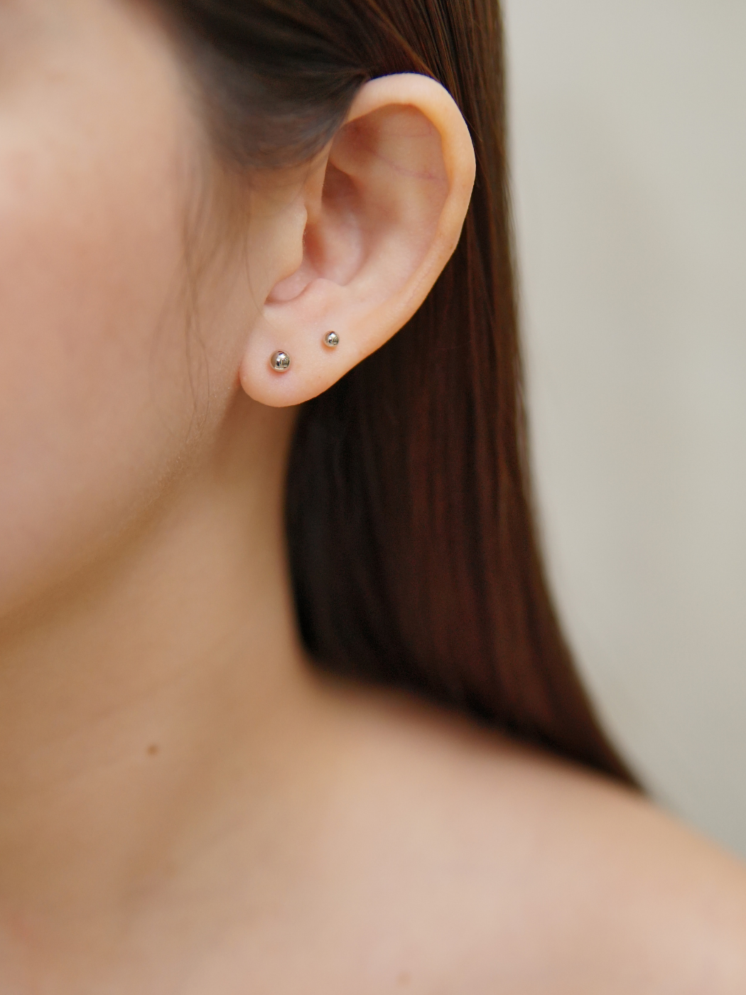 Xia Stud Earrings in Rhodium (3mm and 4mm)