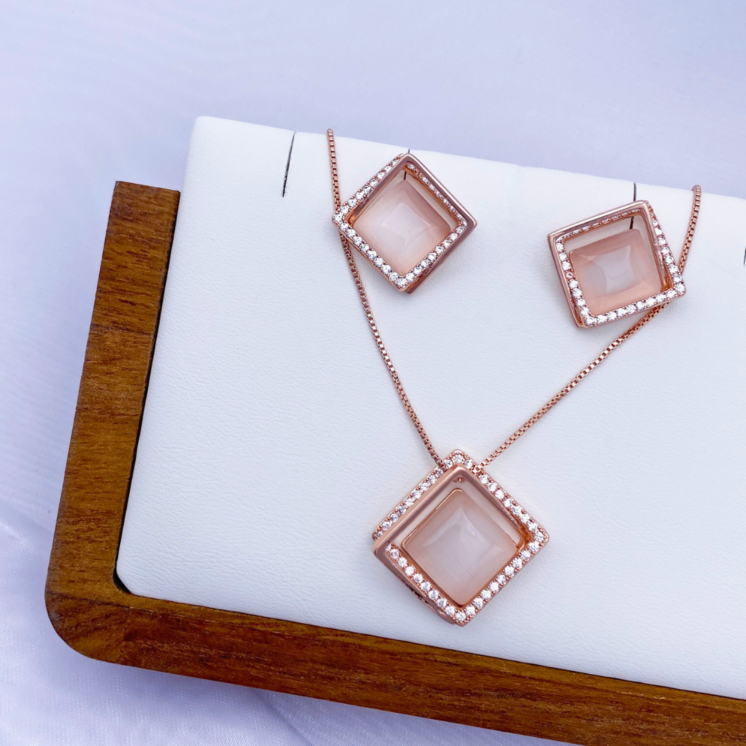 Jewelry for Date Night: Subtle, Sweet, and Stunning