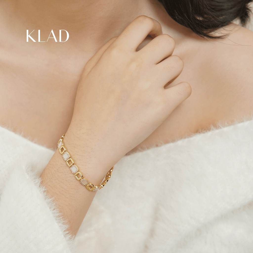 Priscilla Bracelet in Gold
