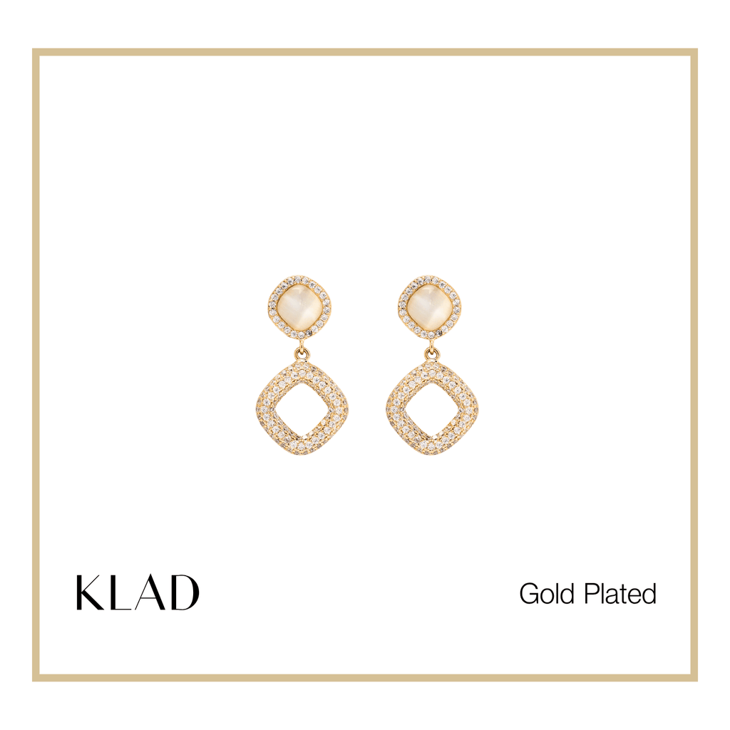 Eliza Dangling Earrings in Gold