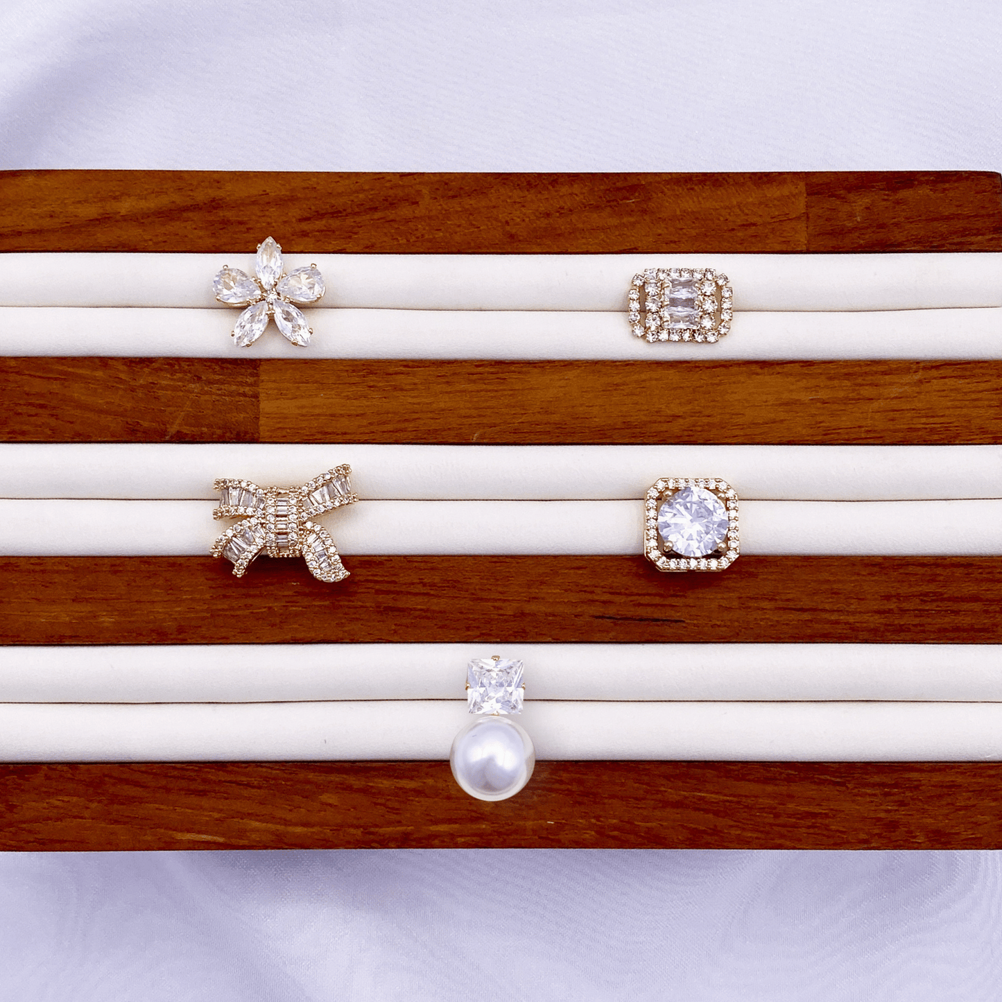 blythe, briony, bianca, brisa & blaire small brooch in gold