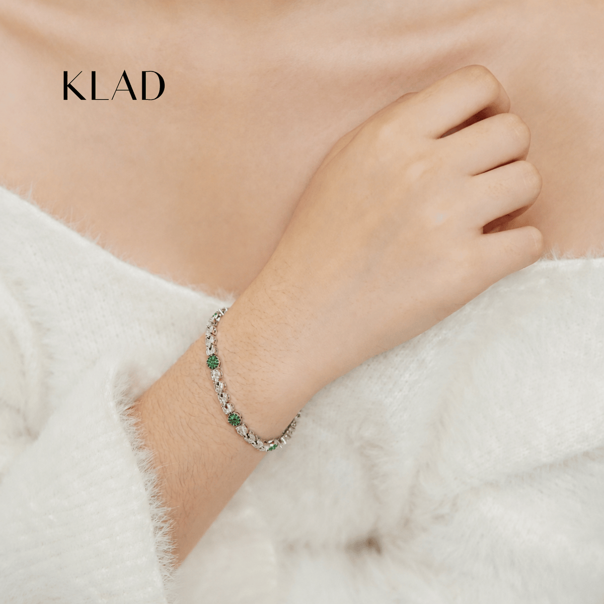 Brise Emerald Bracelet in Rhodium