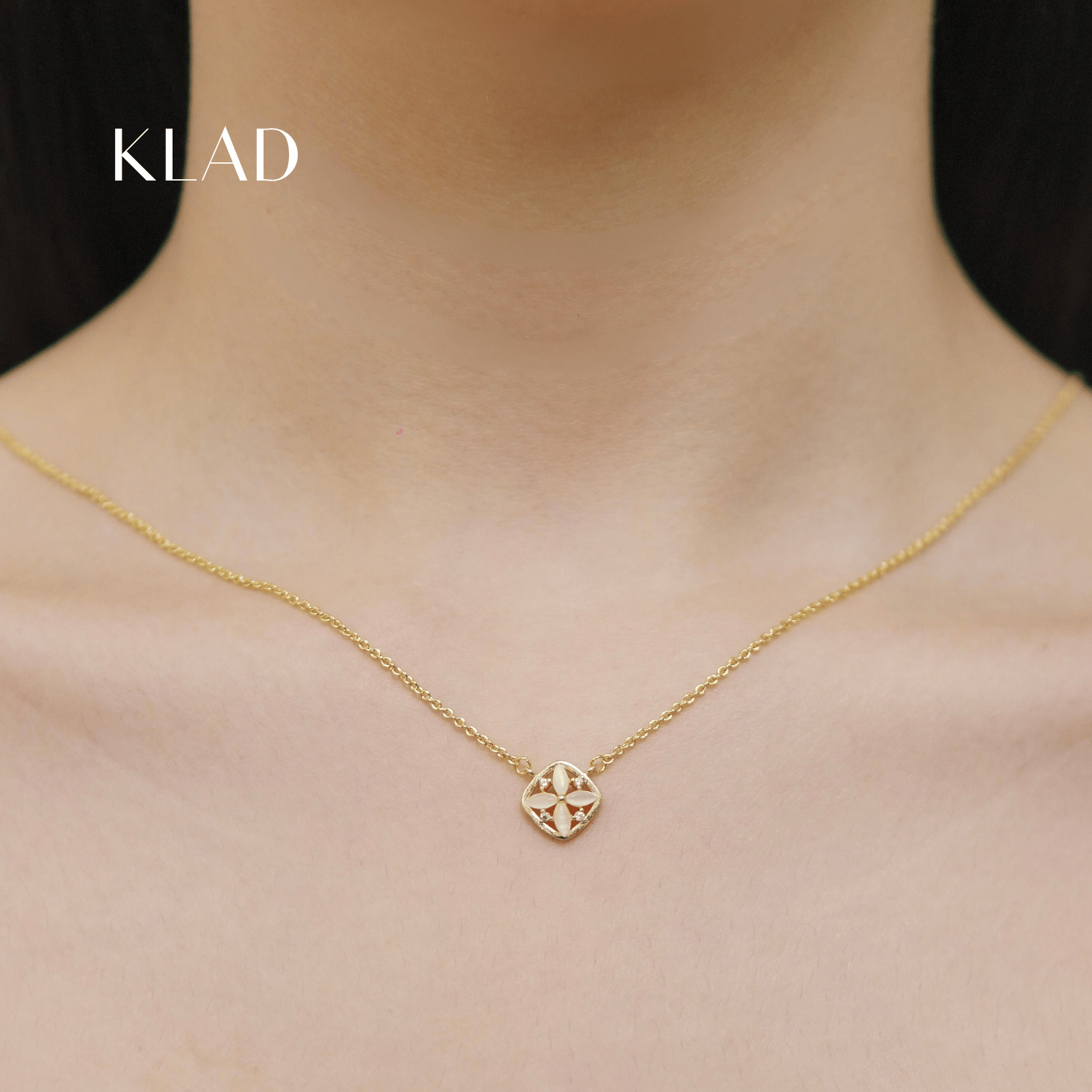 Carelle Jewelry Set in Gold