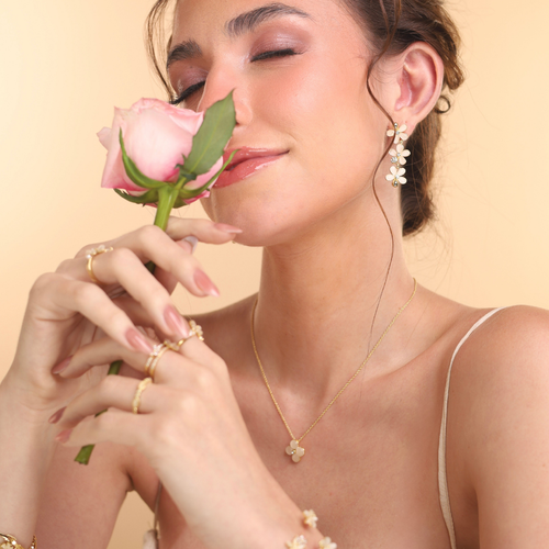 Carolyn Dangling Earrings in Gold