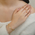 Cynia Bangle in Gold