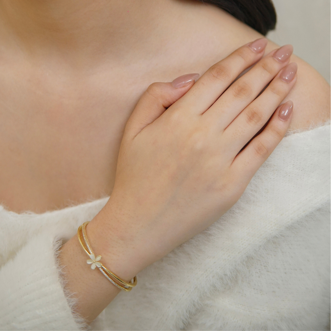 Cynia Bangle in Gold