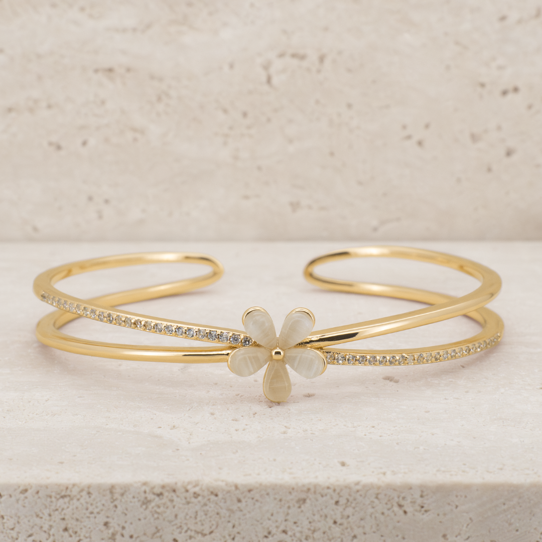 Cynia Bangle in Gold