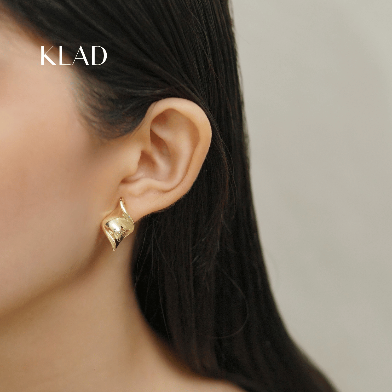 Dione Jewelry Set in Gold