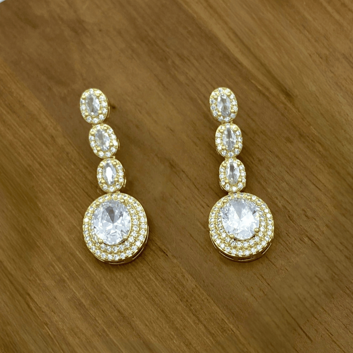 elcie set in gold