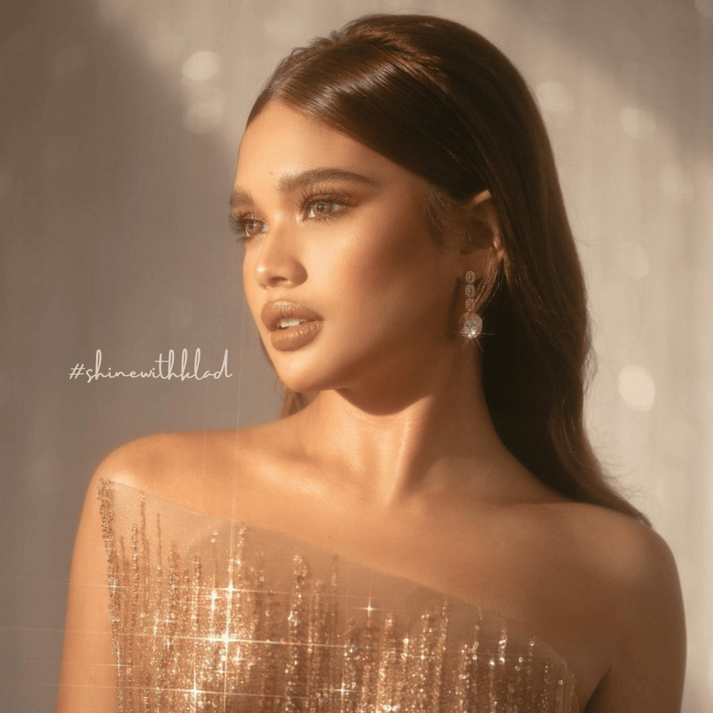 elcie set in gold