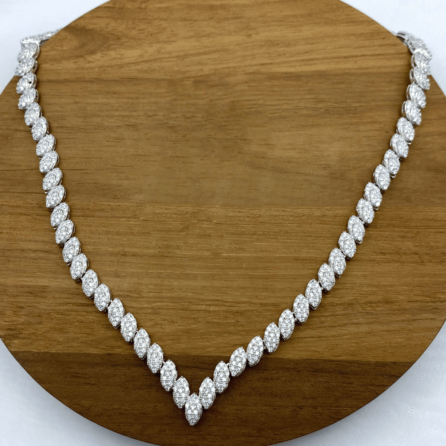 elegance set in rhodium