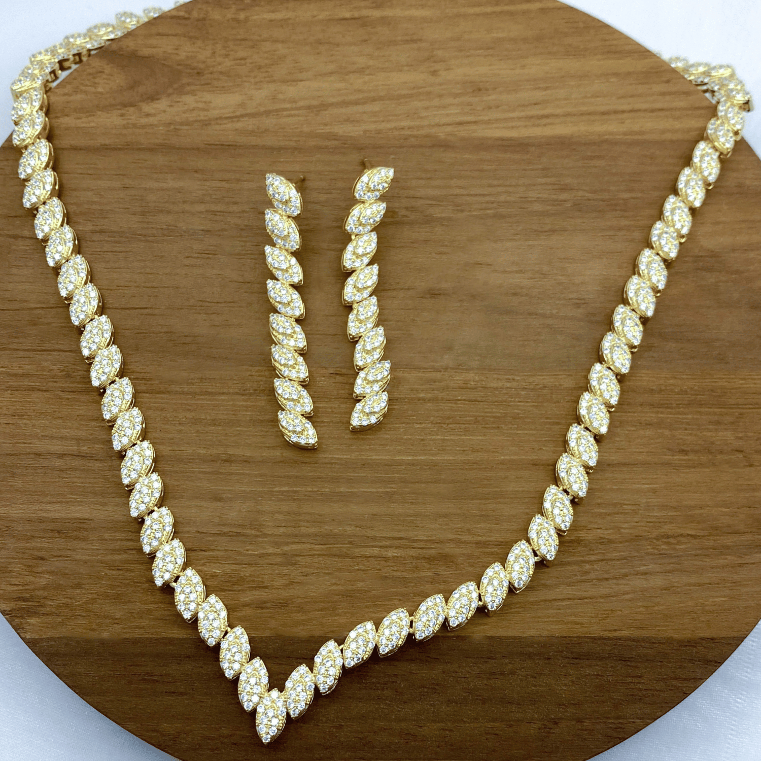 Elegance Set in Gold