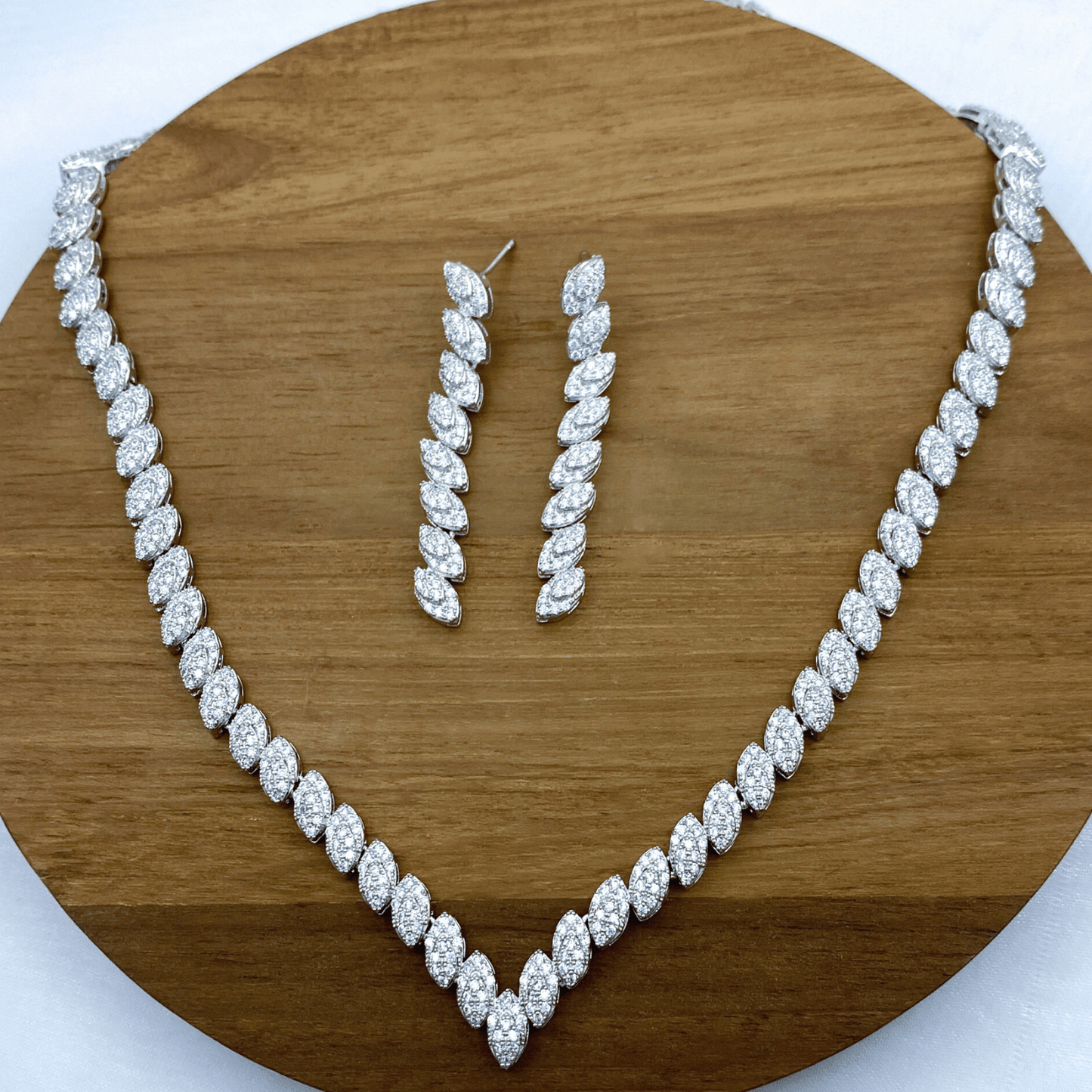 elegance set in rhodium