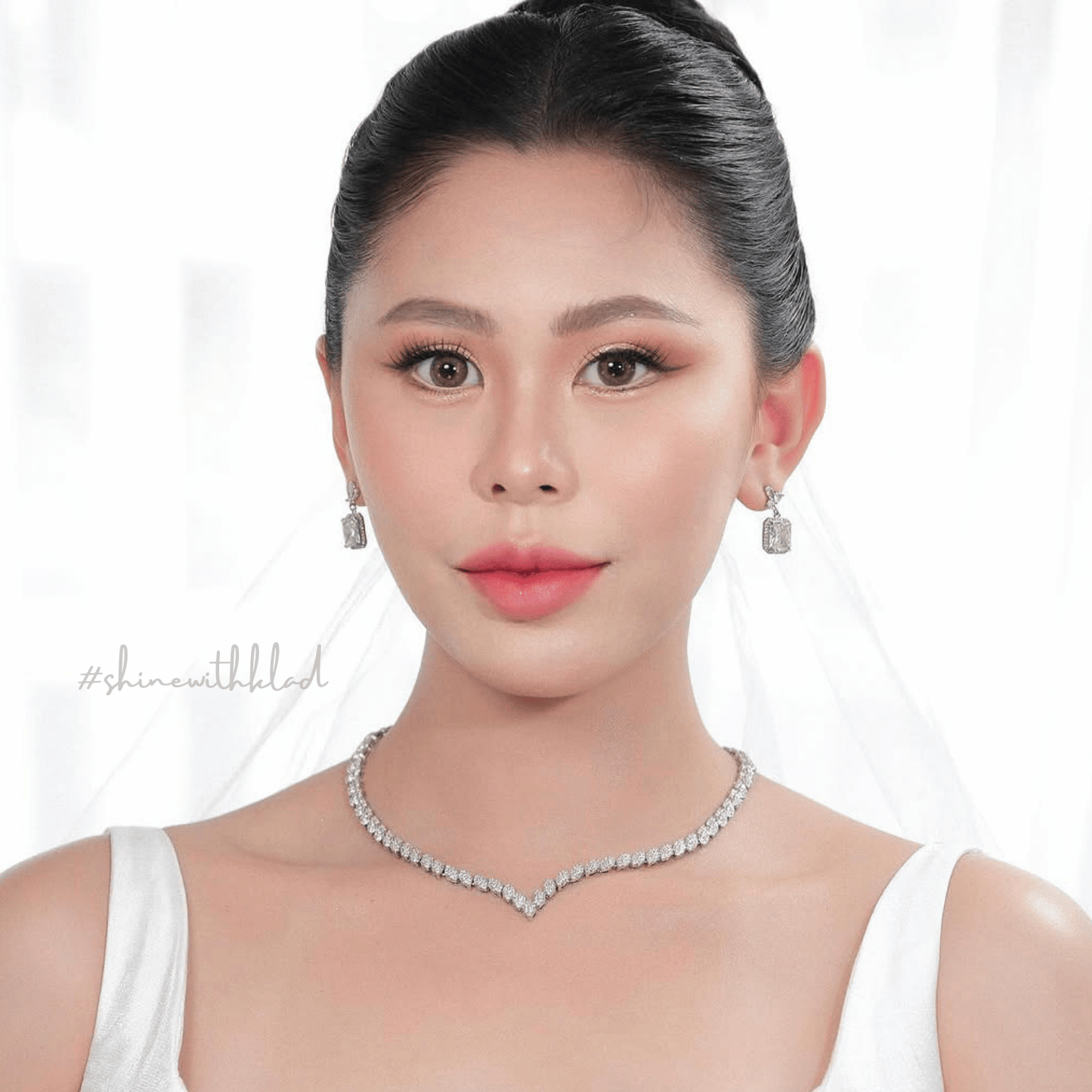 elegance set in rhodium