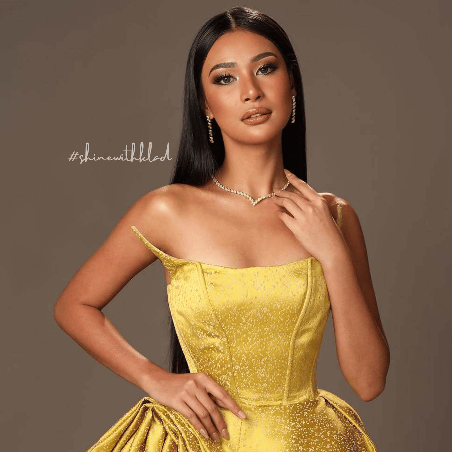 elegance set in gold