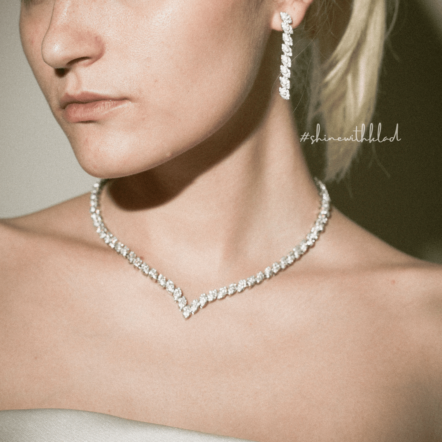 elegance set in rhodium