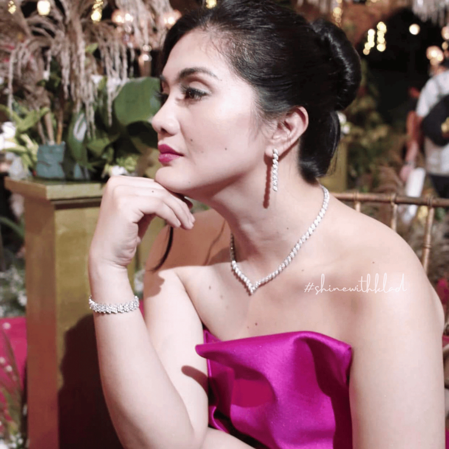 elegance set in rhodium