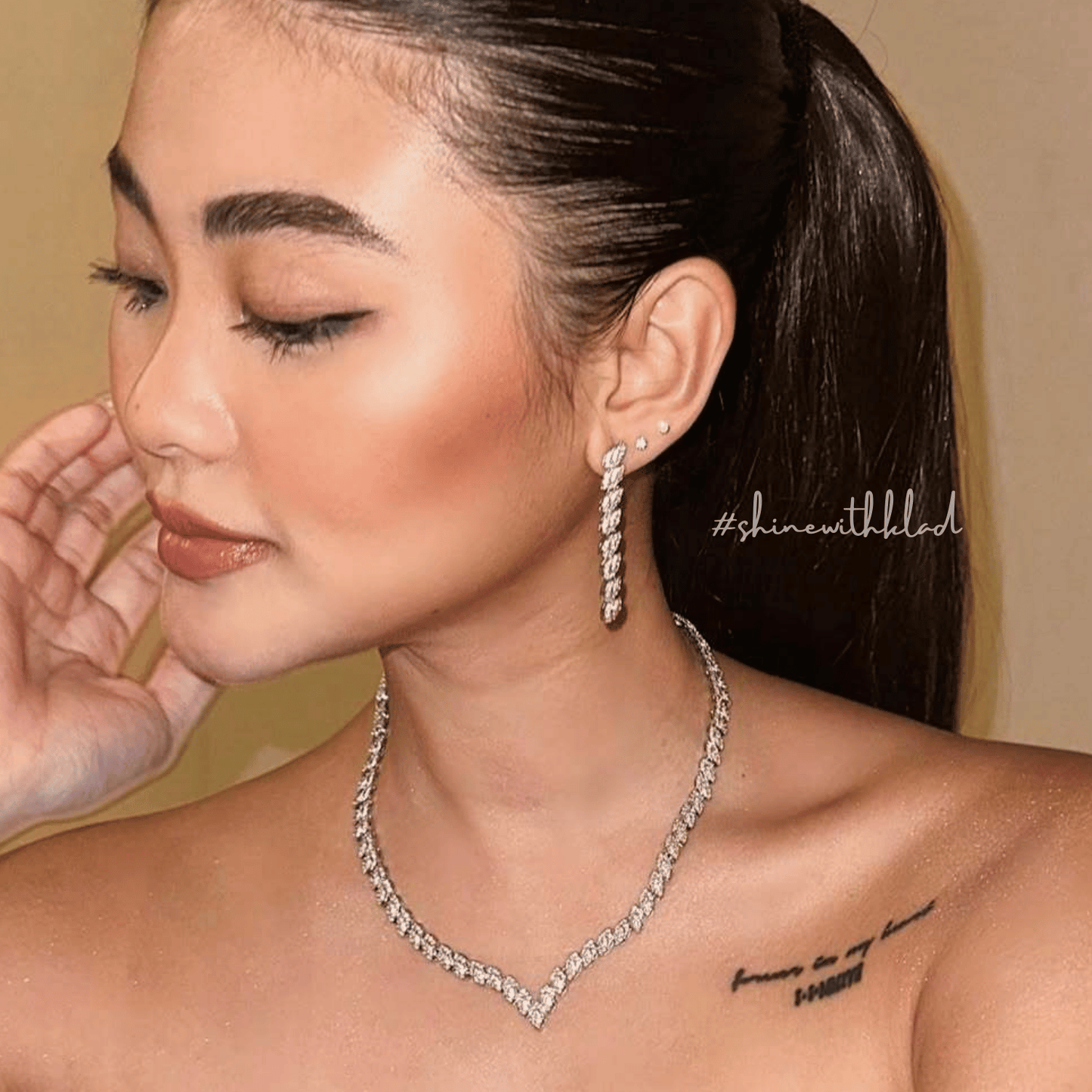 elegance set in rhodium