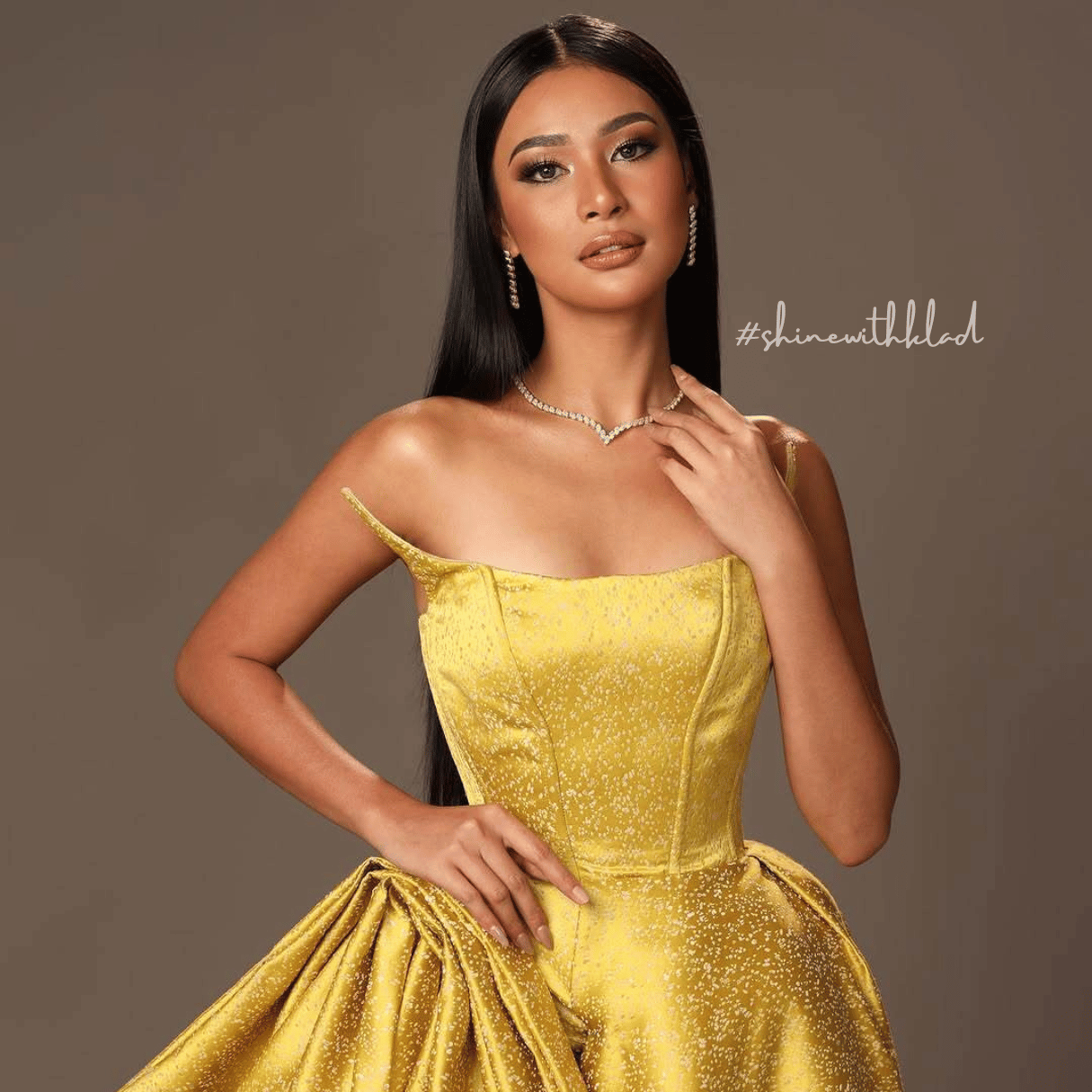 Elegance Set in Gold