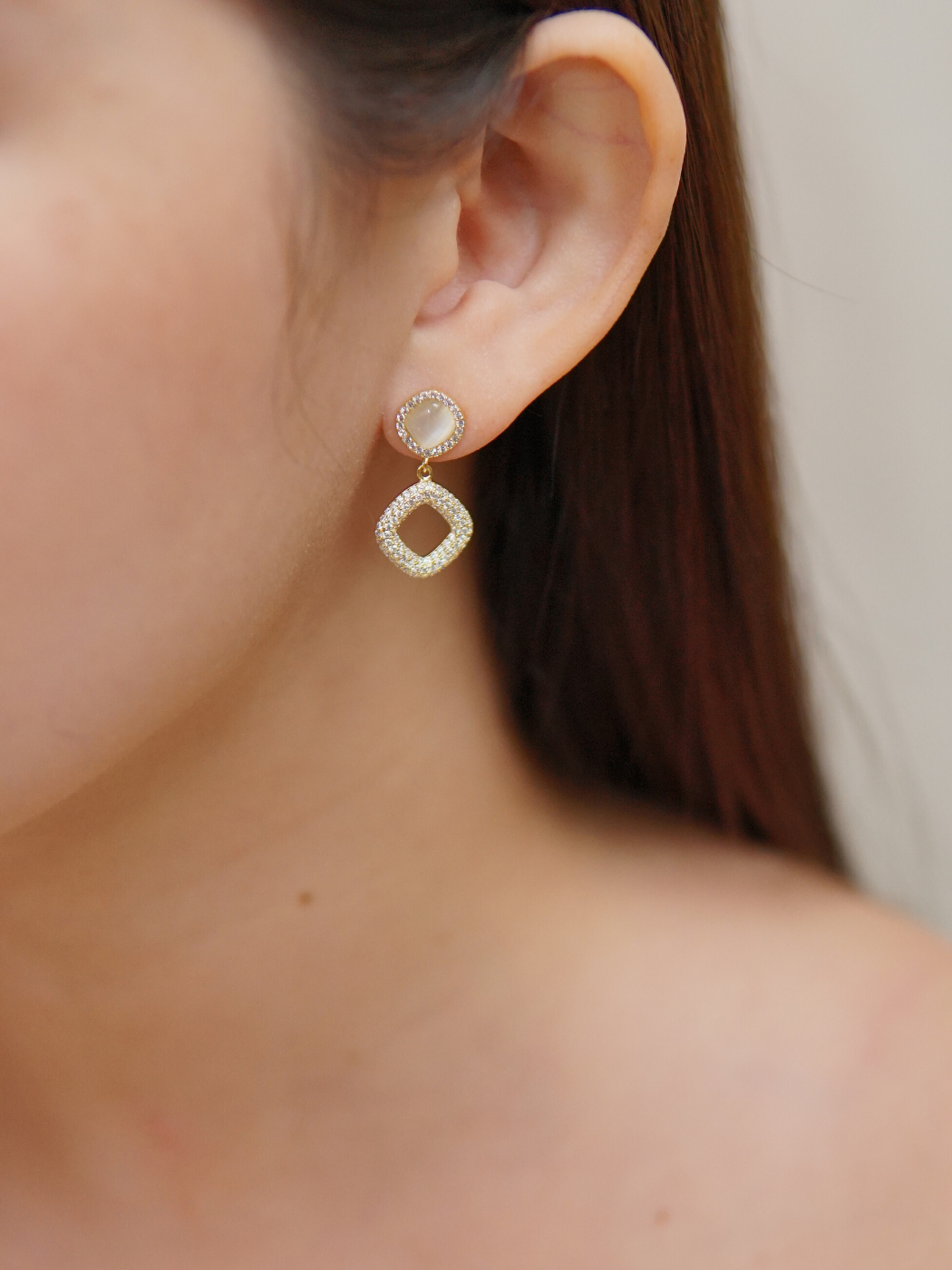 eliza stud earrings in gold