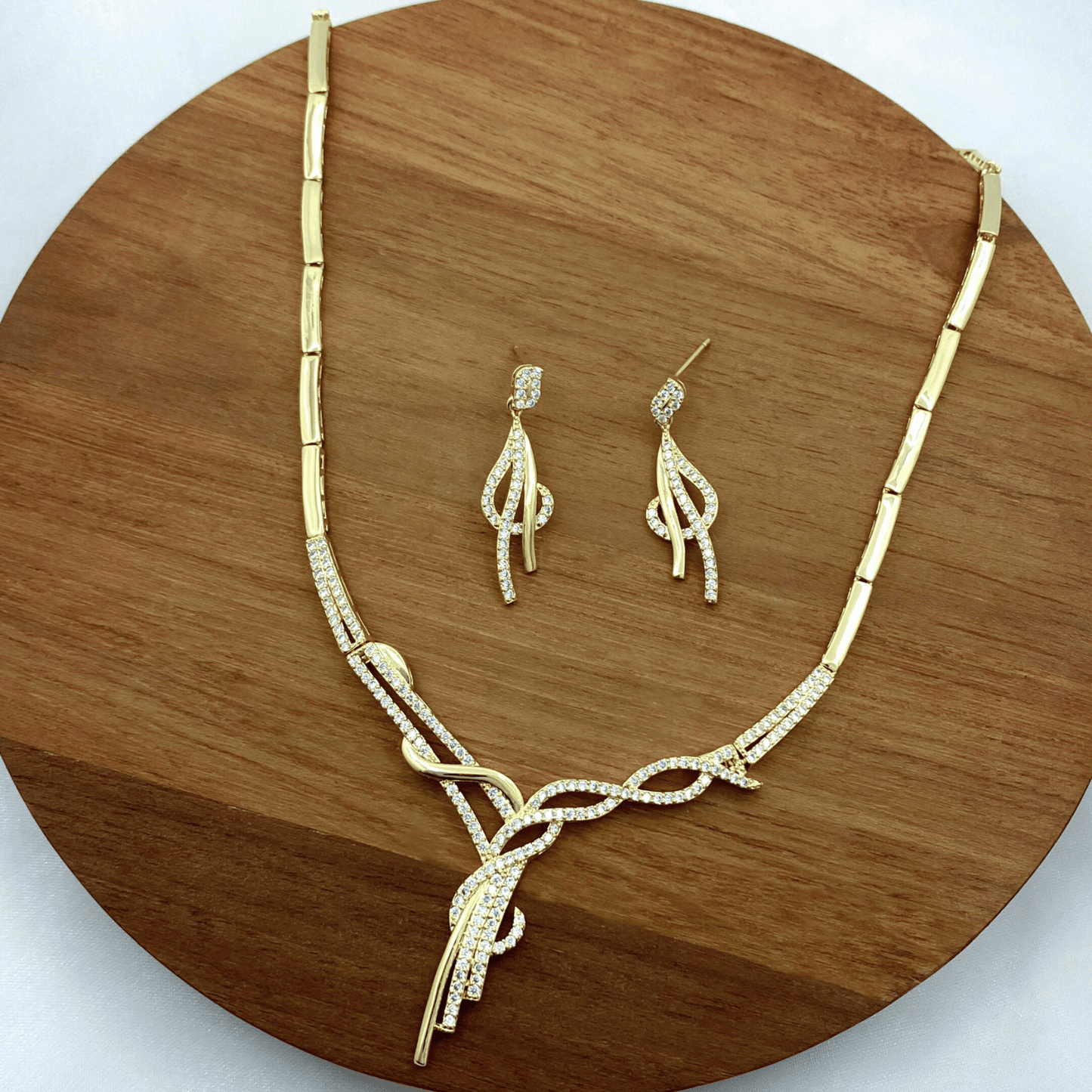 elize set in gold