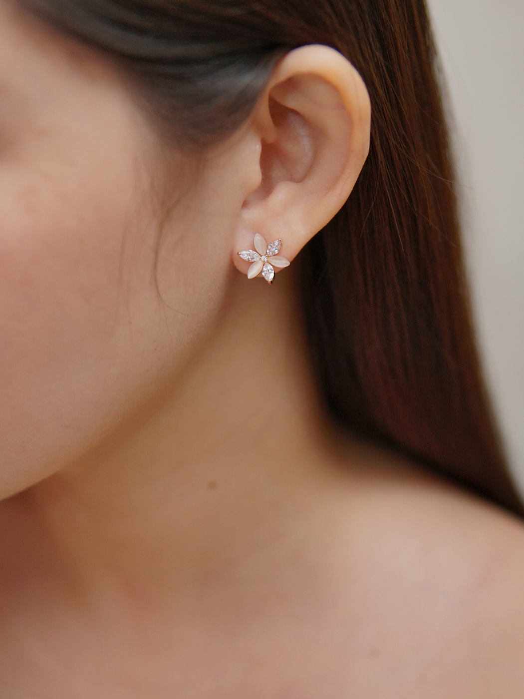 eva stud earrings in rose gold