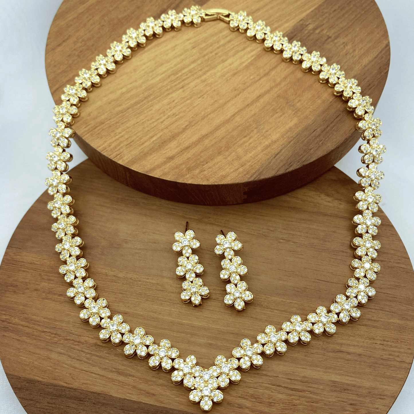 evaleen set in gold