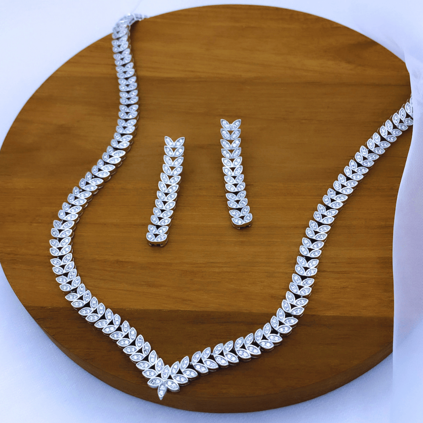 evaze set in rhodium