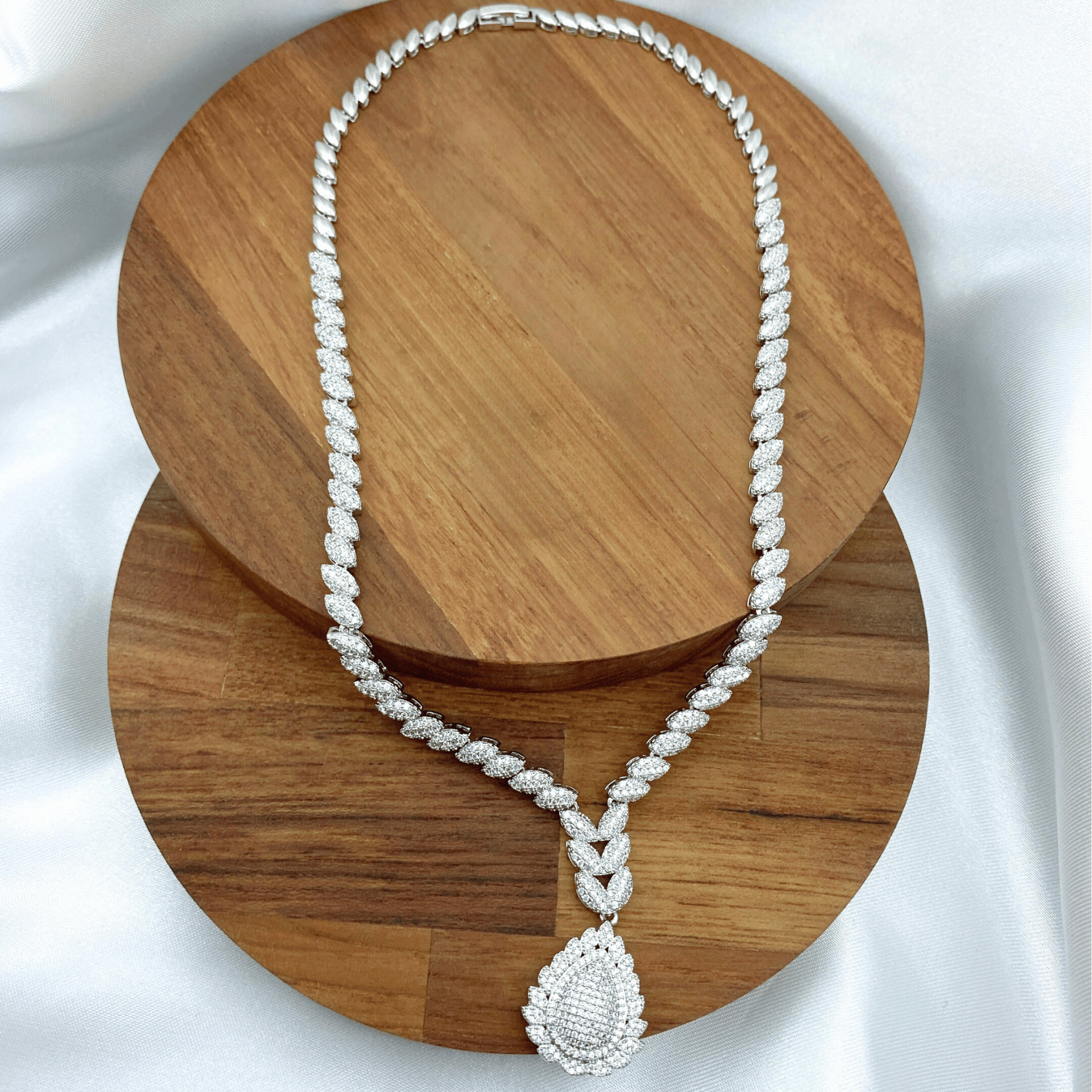 Evelle Set in Rhodium