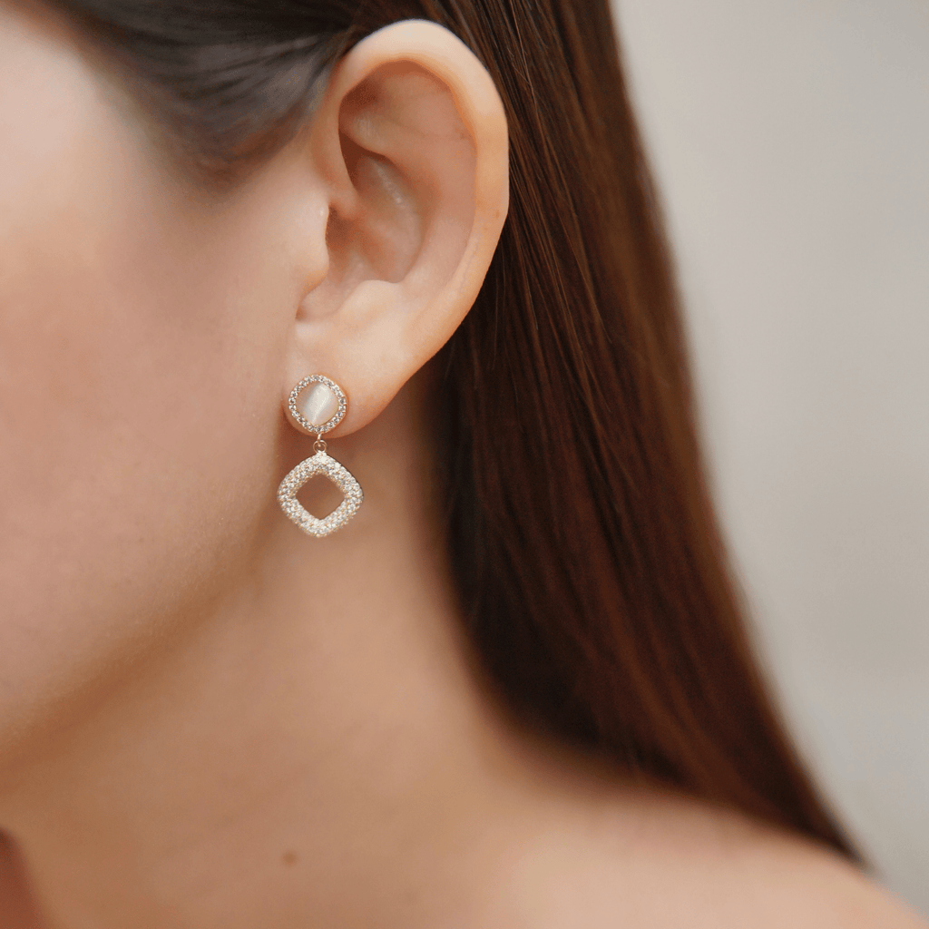 Eliza Dangling Earrings in Gold