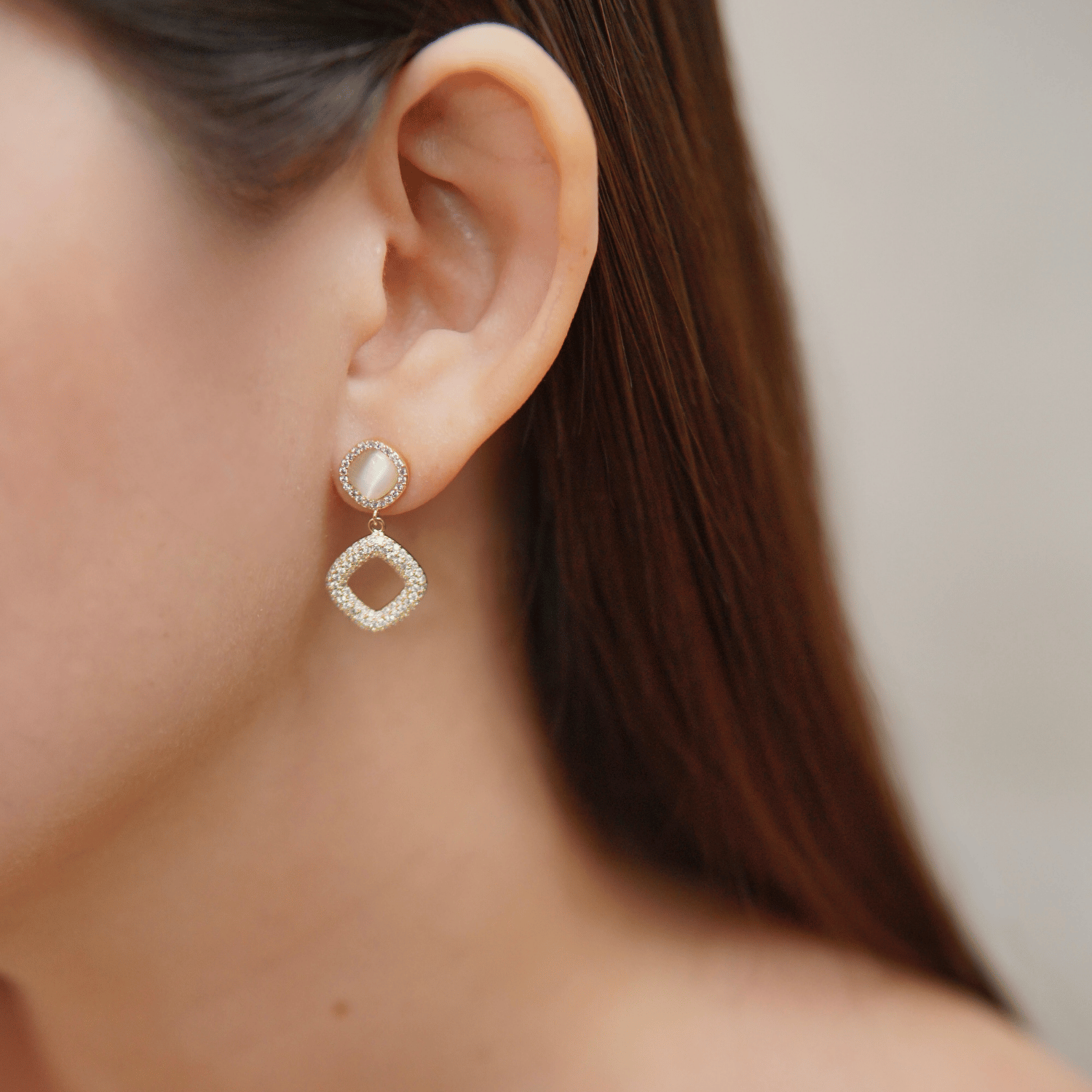 Eliza Dangling Earrings in Gold
