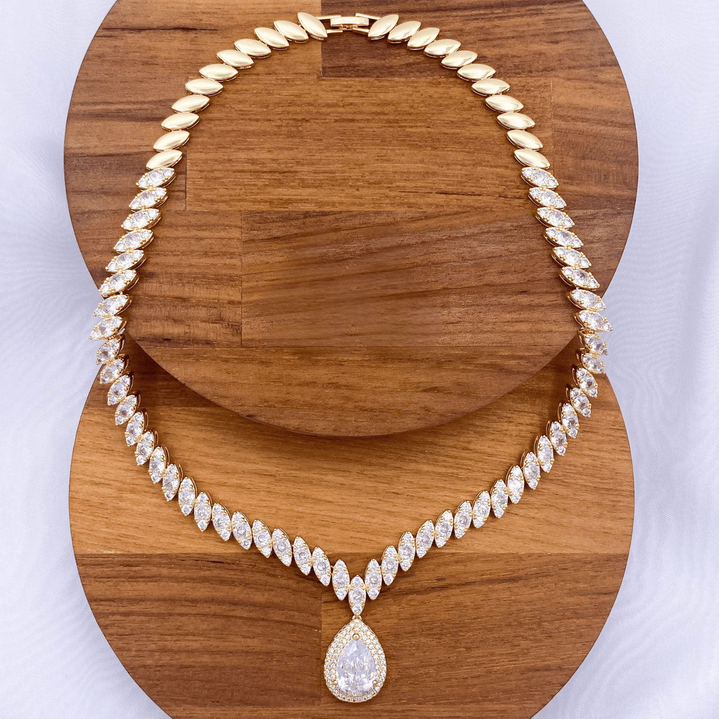gavielle set in gold