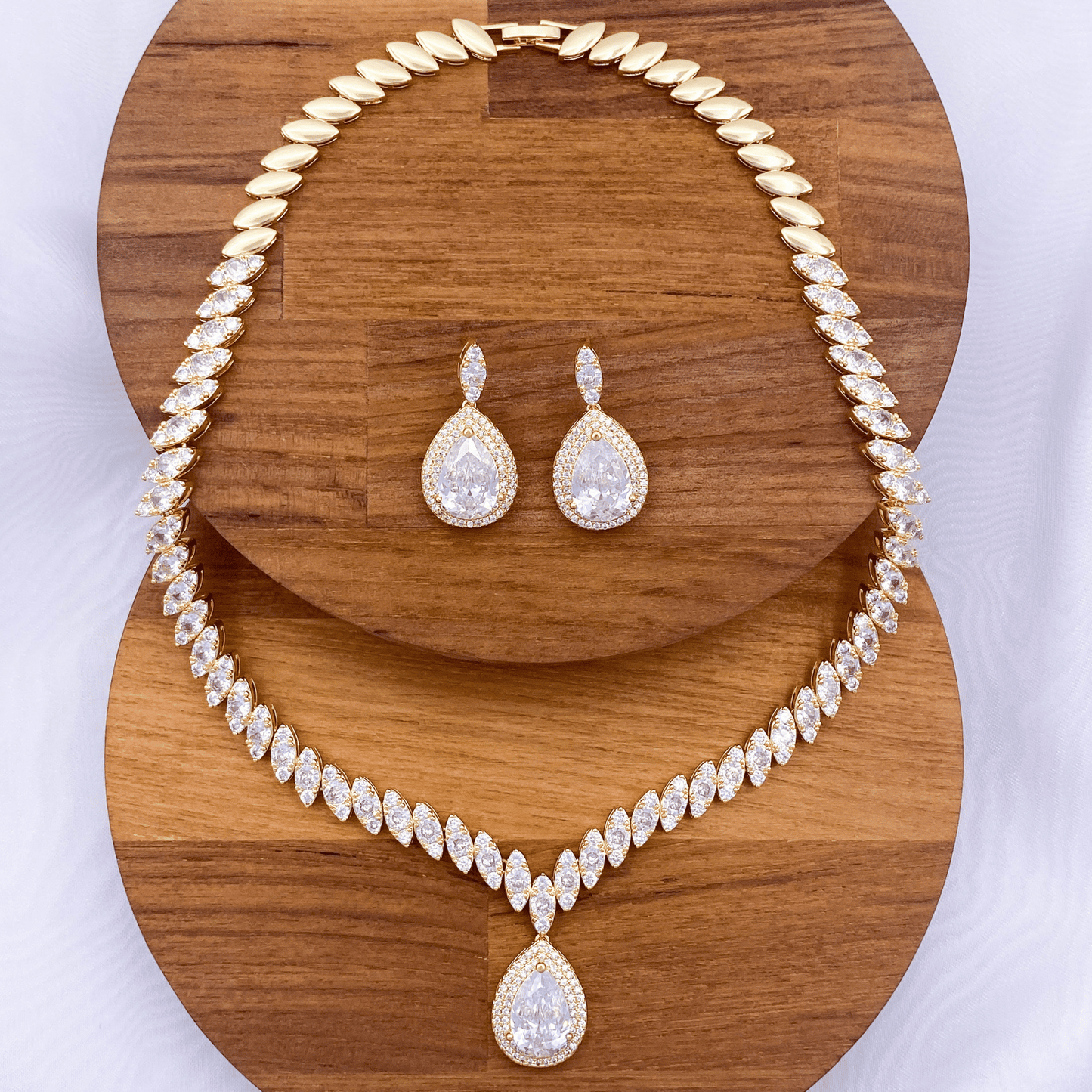 gavielle set in gold