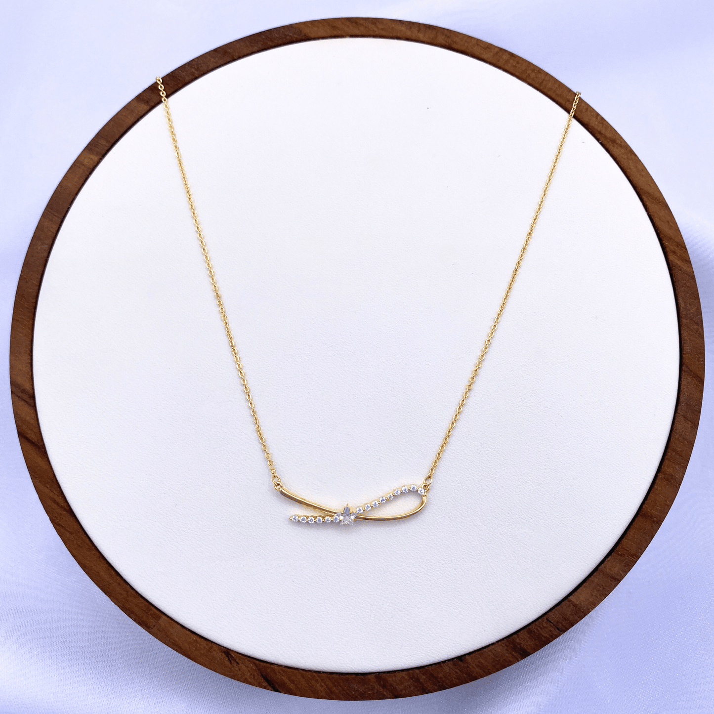 haelith necklace in gold