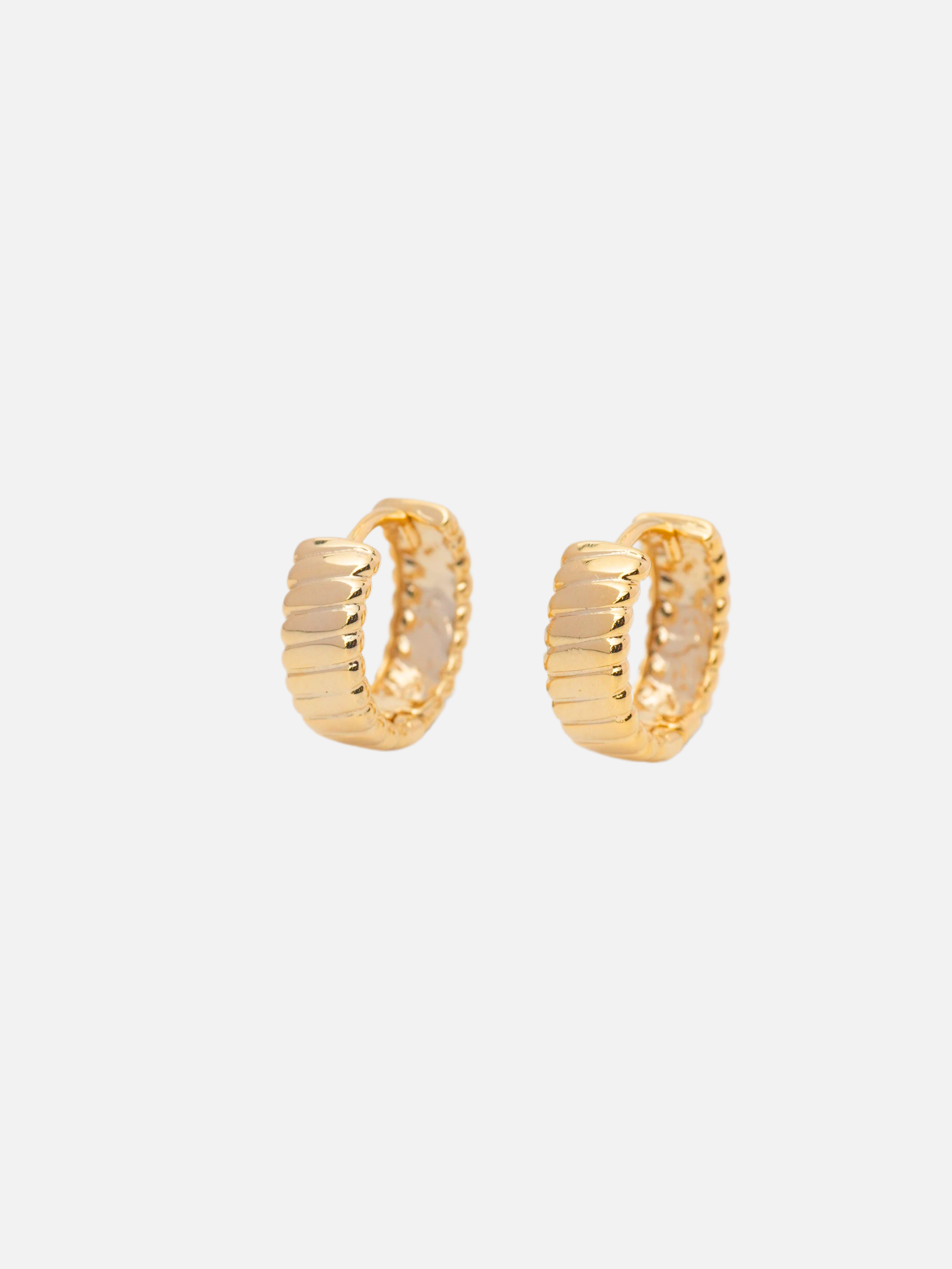 Halle Hoops in Gold