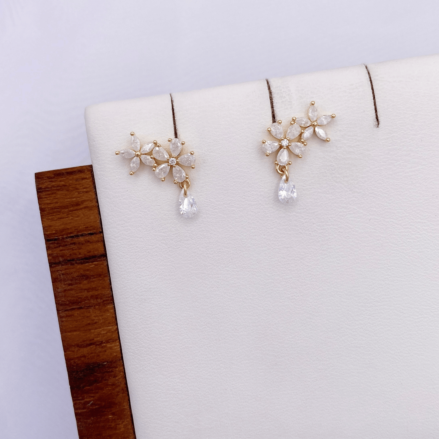 jionni earrings in gold