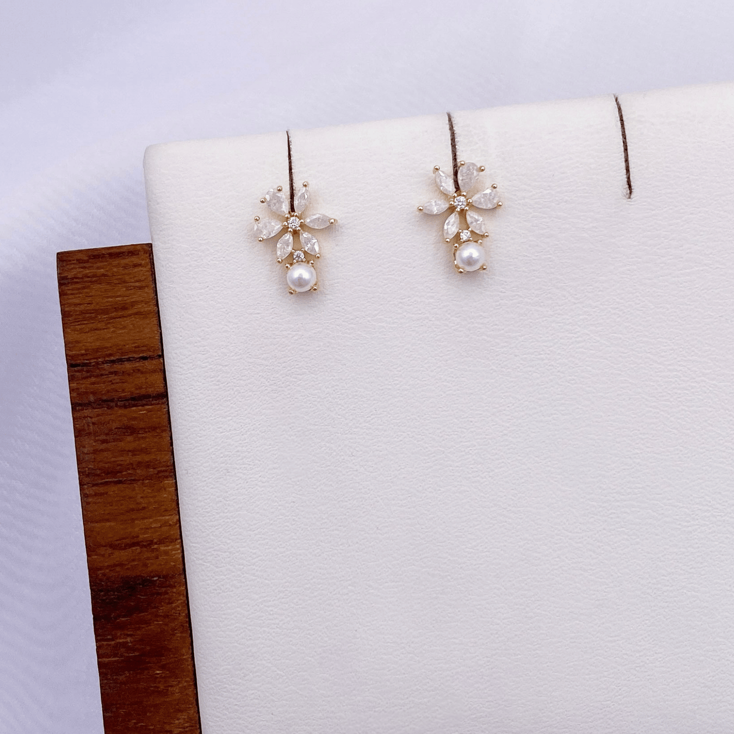 jynessa earrings in gold