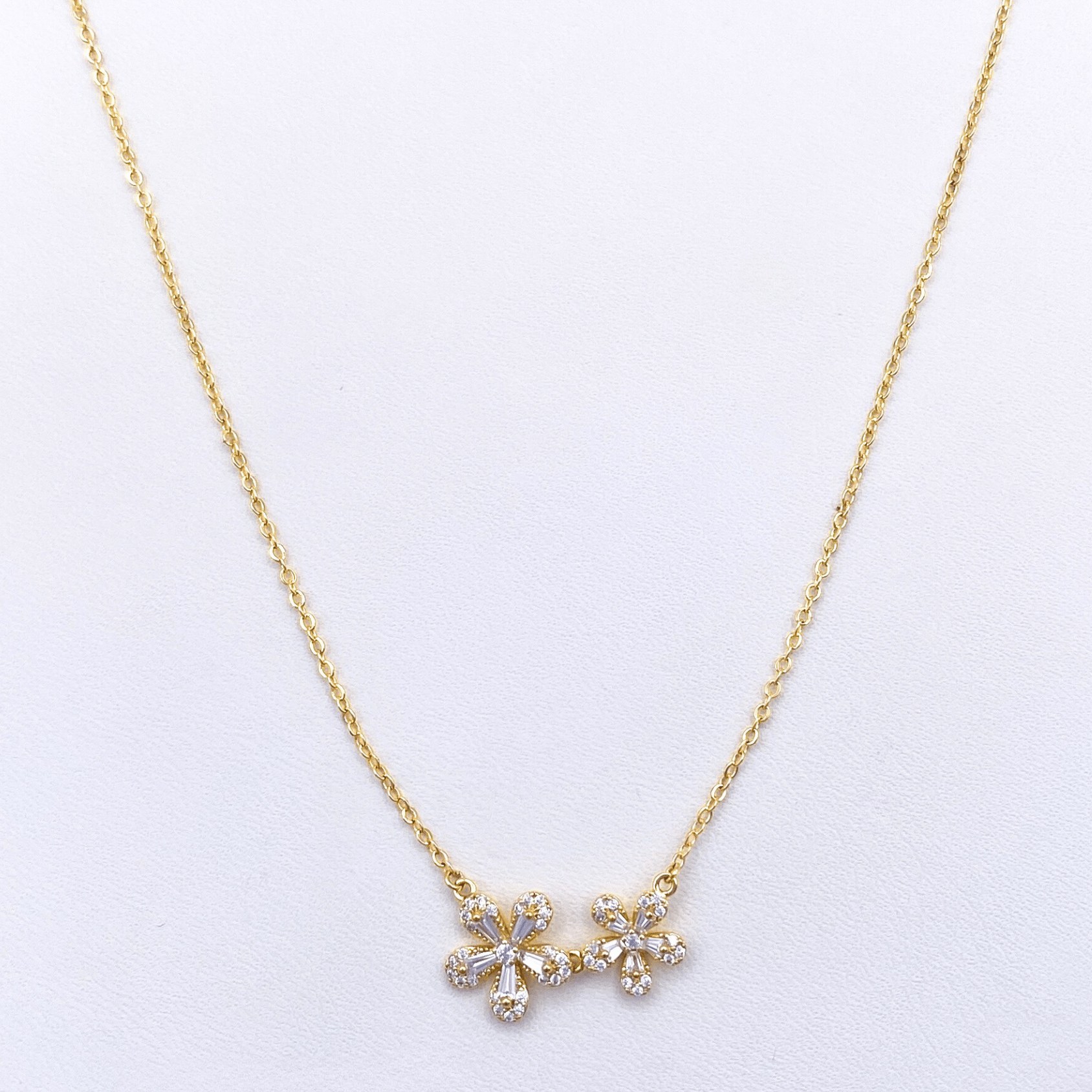 Kenie Necklace in Gold