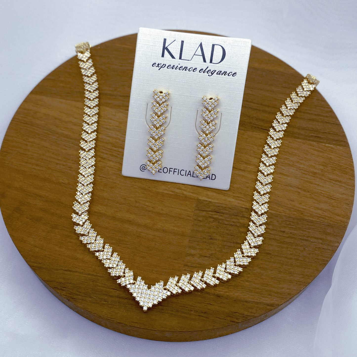 livia set in gold