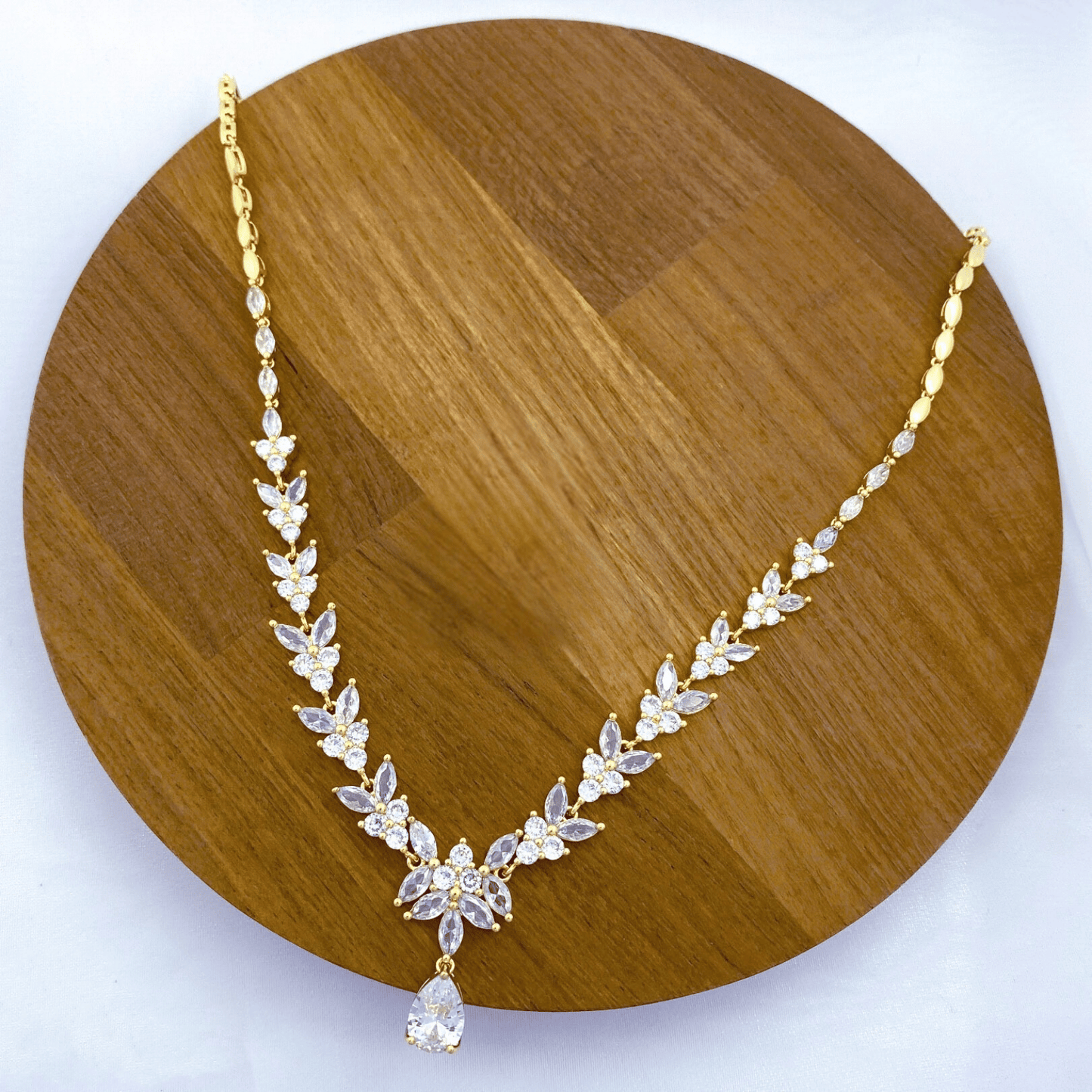 londyne set in gold