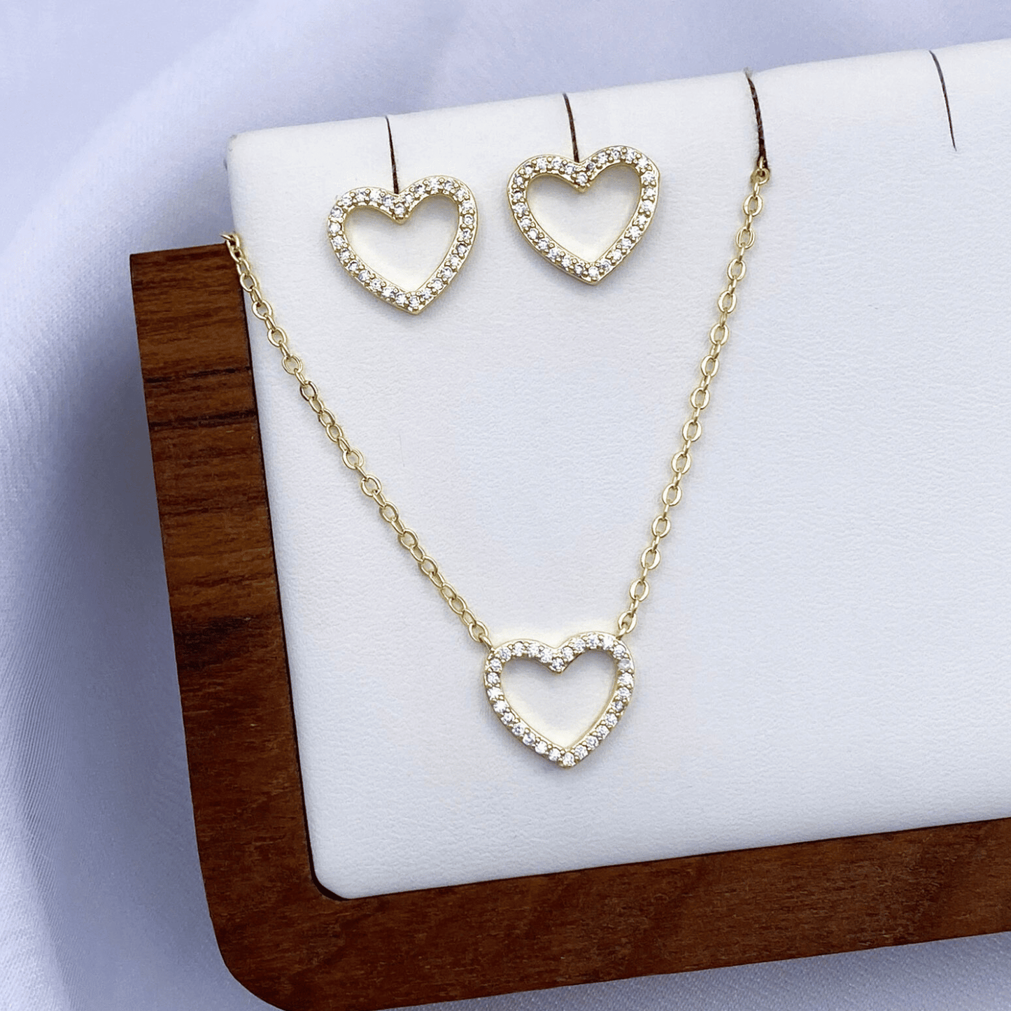 maeda jewelry set in gold