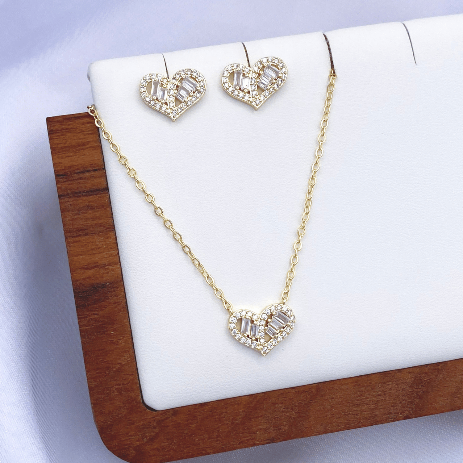 Maeve Jewelry Set in Gold