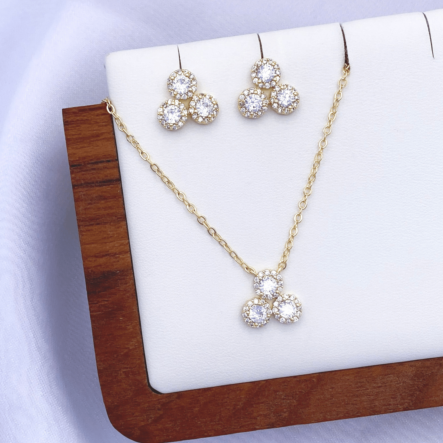 Maika Jewelry Set in Gold