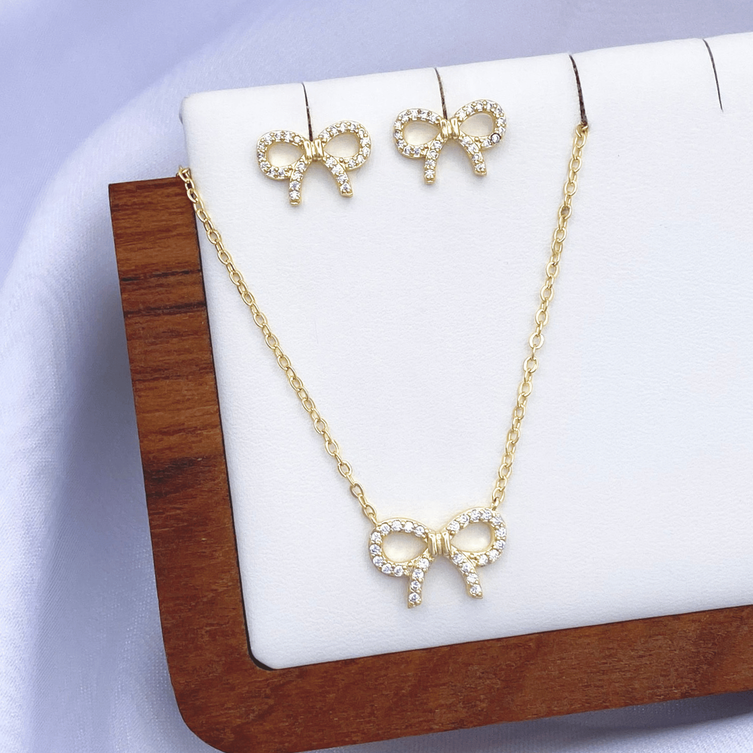 Meghan Jewelry Set in Gold