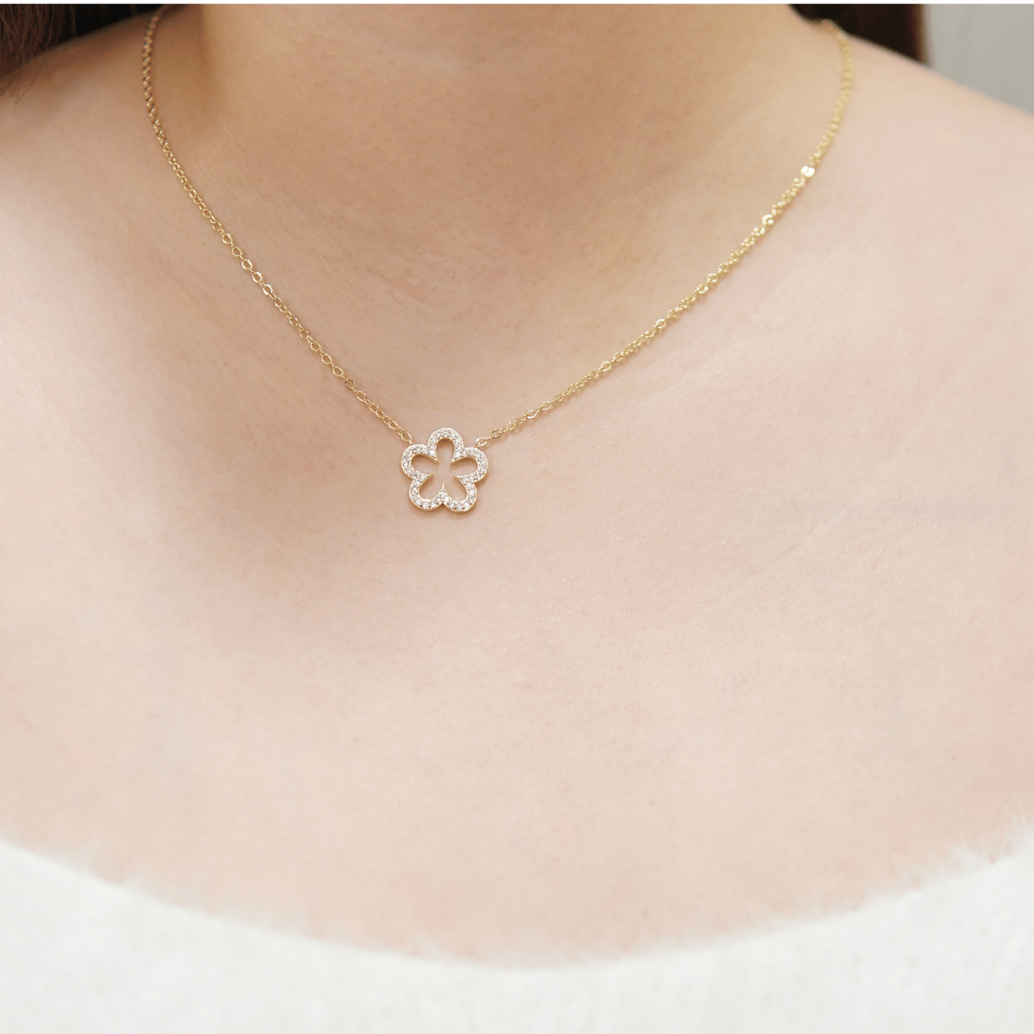 Mira Jewelry Set in Gold