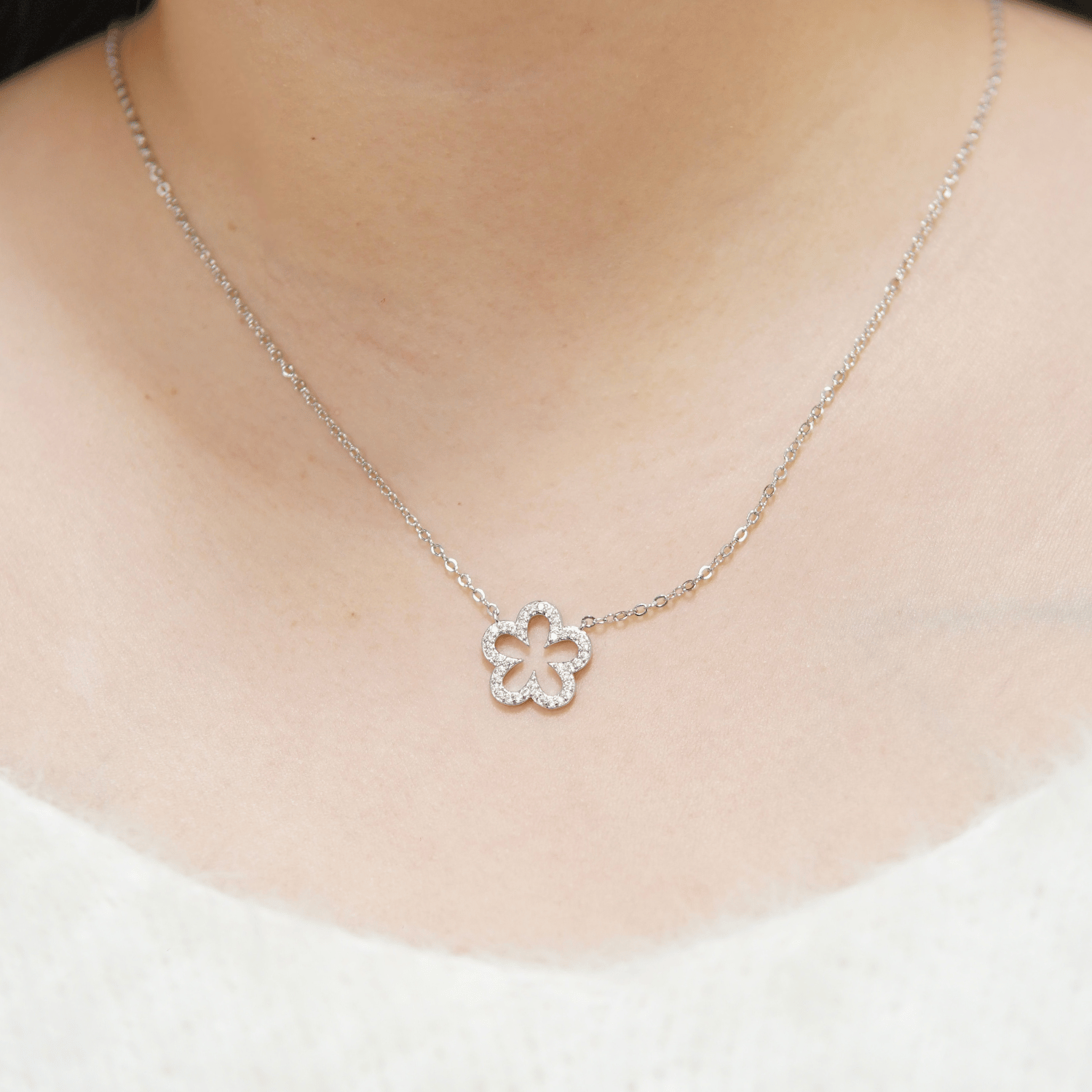 Mira Jewelry Set in Rhodium